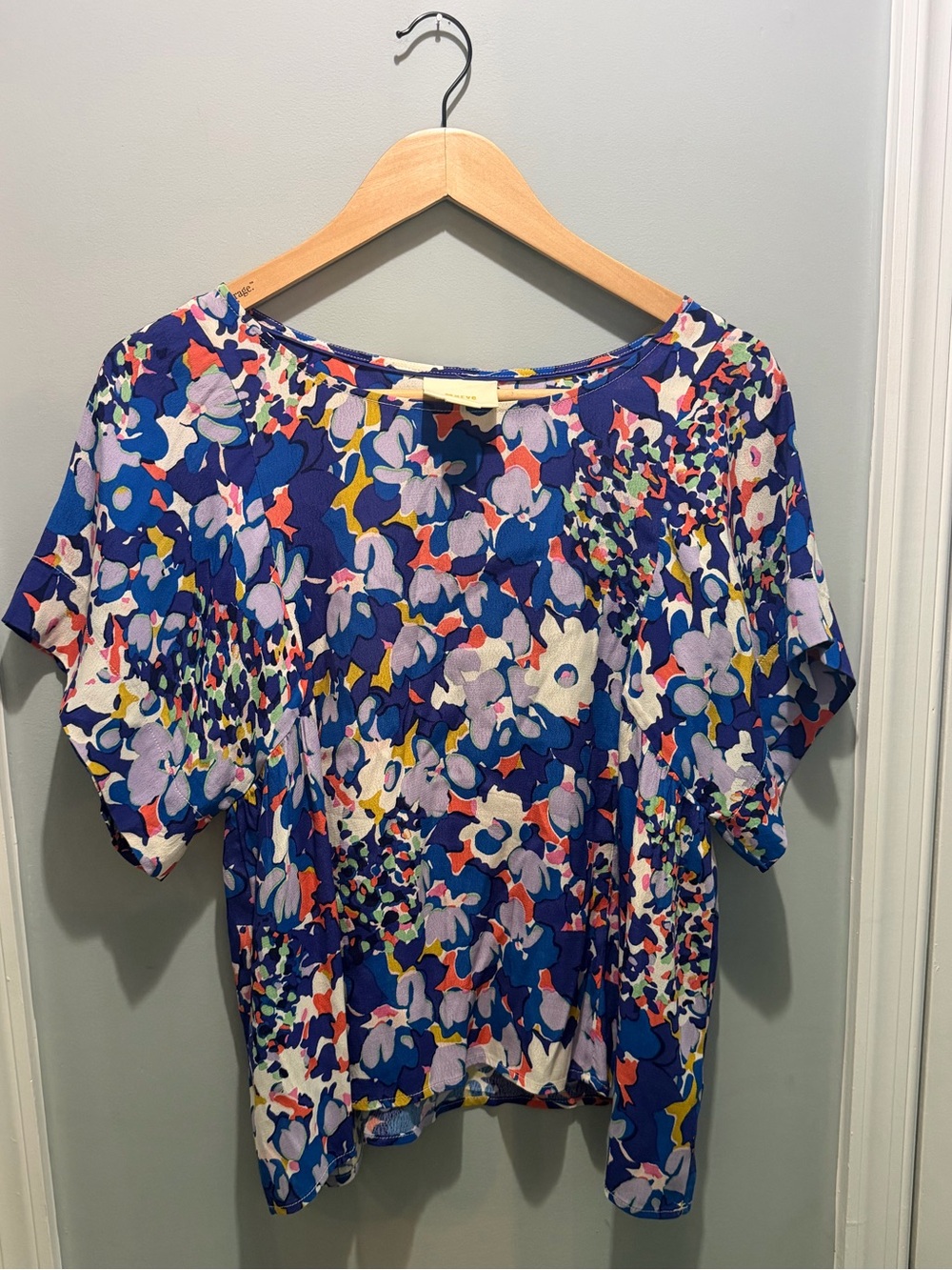 Maeve by Anthropologie Multicolor Floral Short Sleeve Top in Bright Blue SMALL